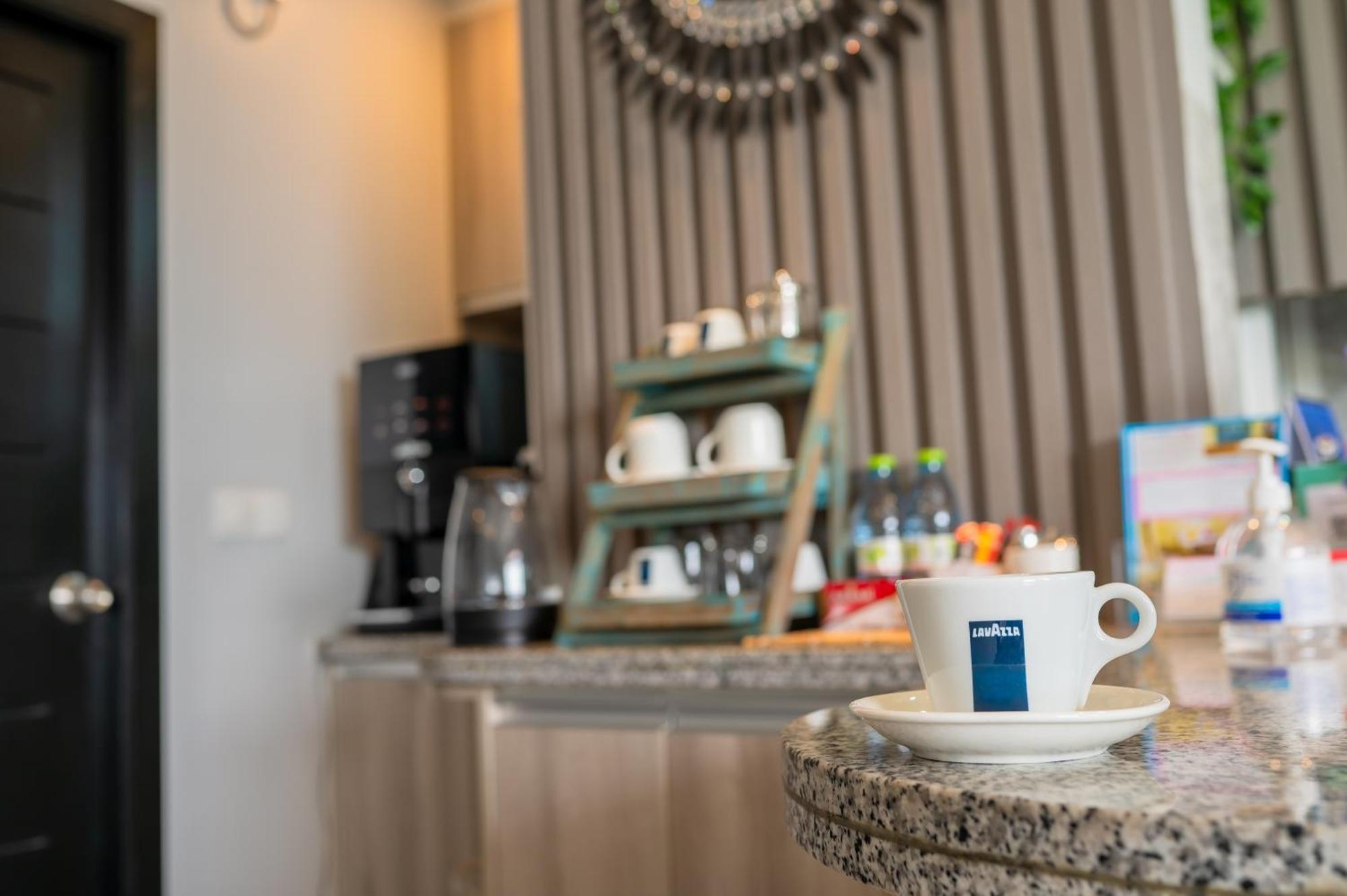 Tour Inn Male Bagian luar foto