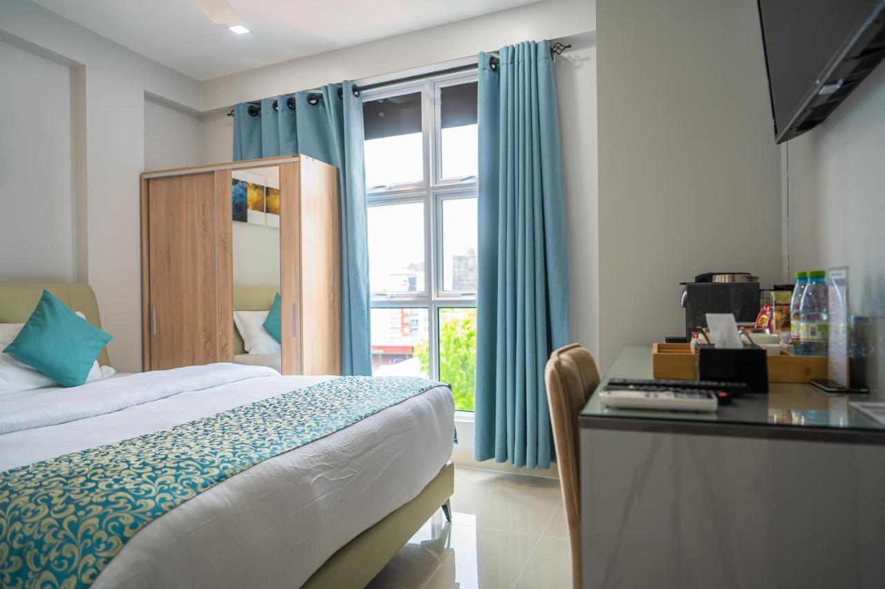 Tour Inn Male Bagian luar foto