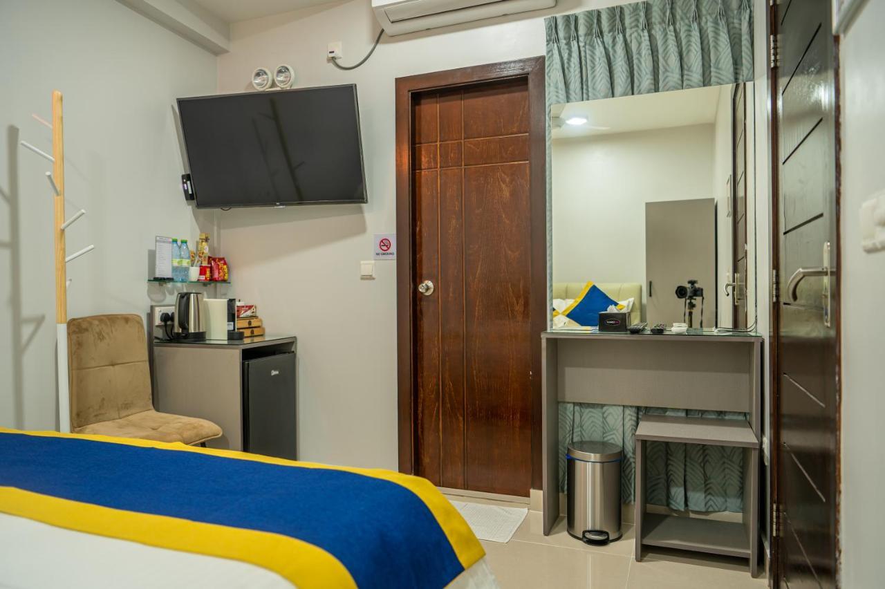 Tour Inn Male Bagian luar foto