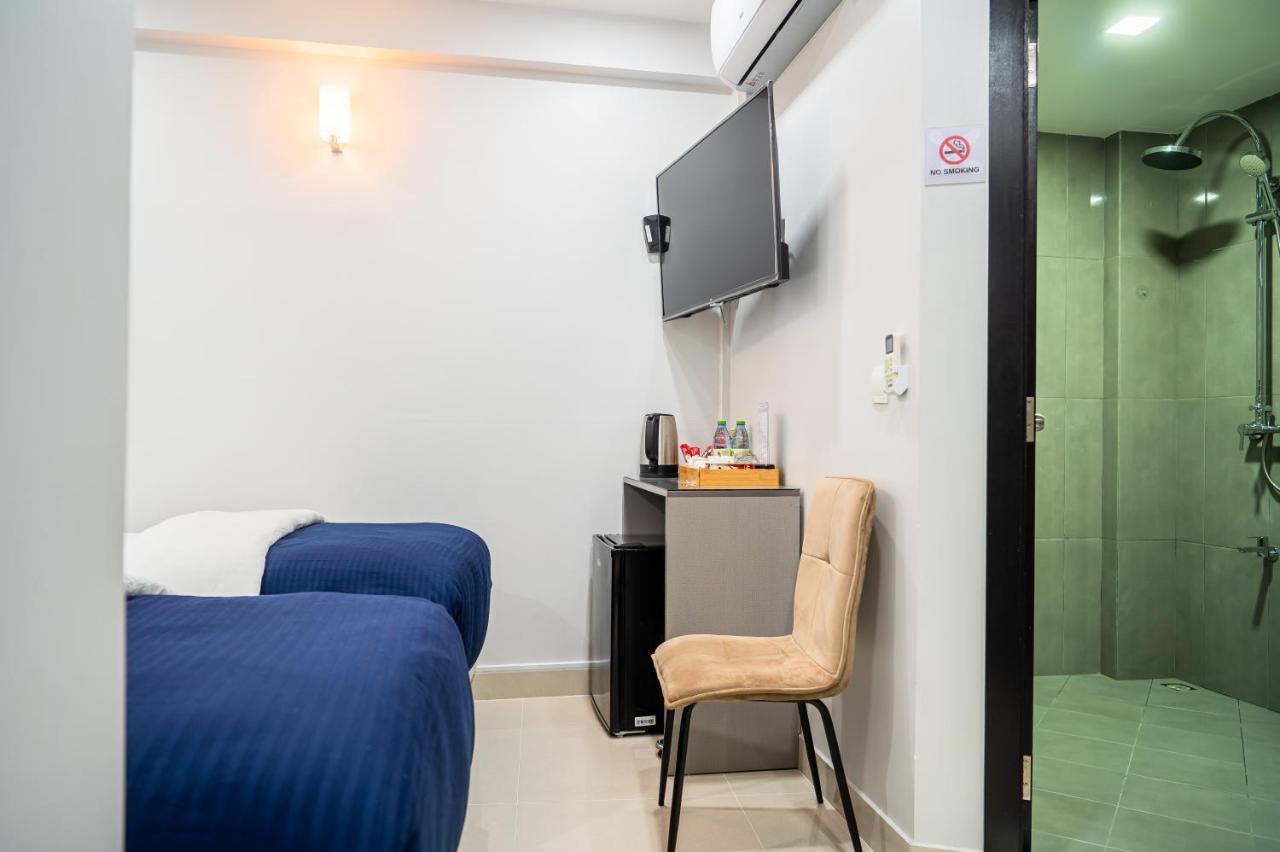 Tour Inn Male Bagian luar foto