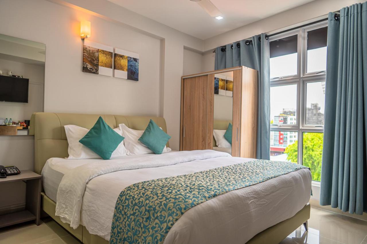 Tour Inn Male Bagian luar foto