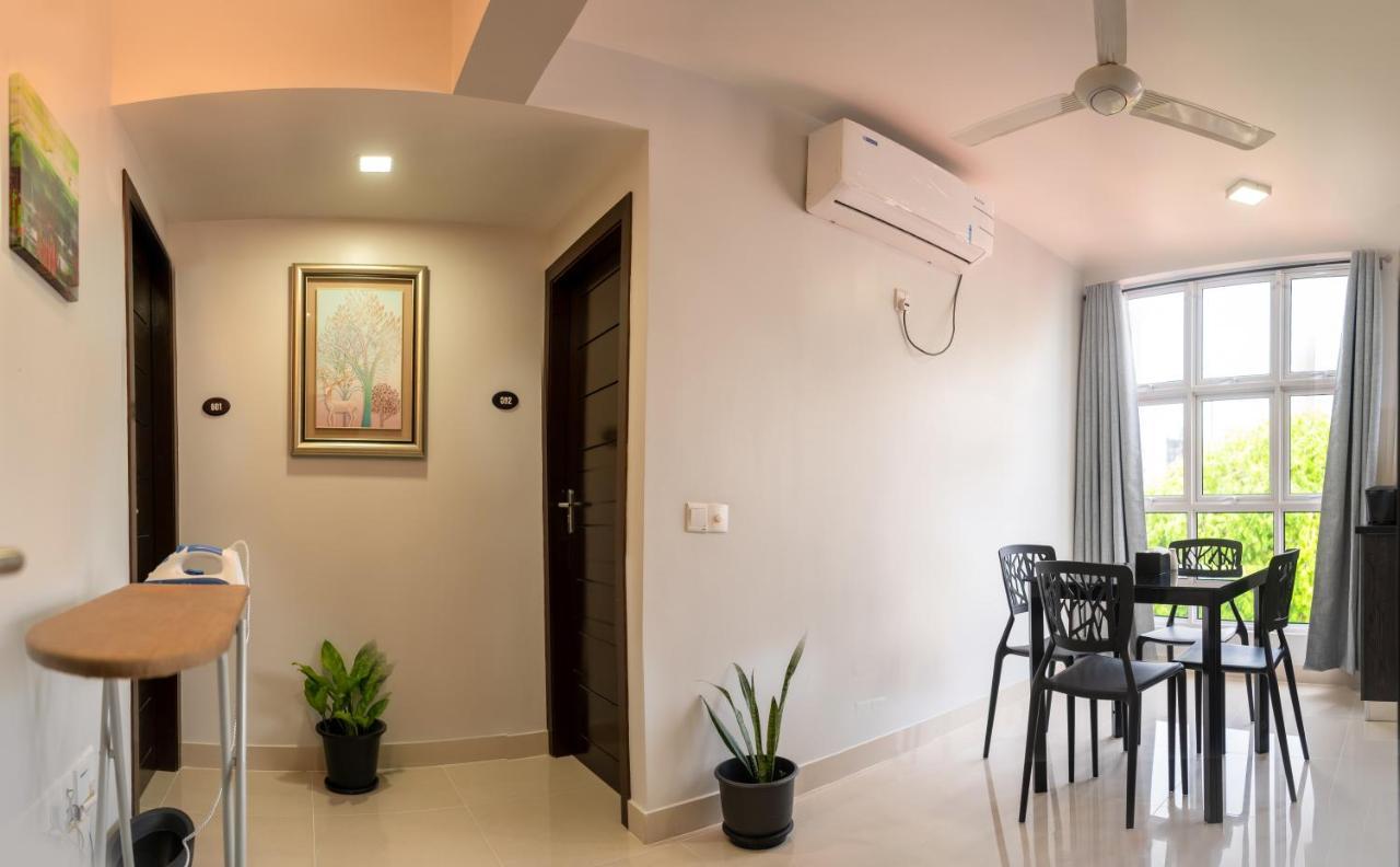 Tour Inn Male Bagian luar foto