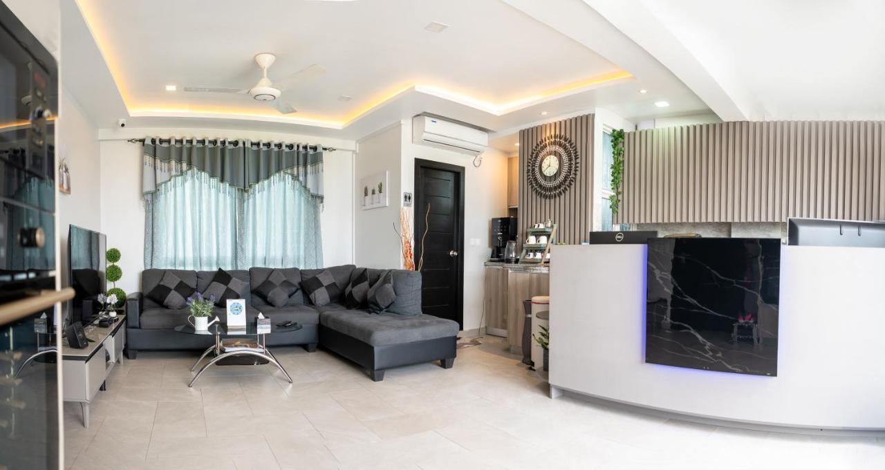 Tour Inn Male Bagian luar foto