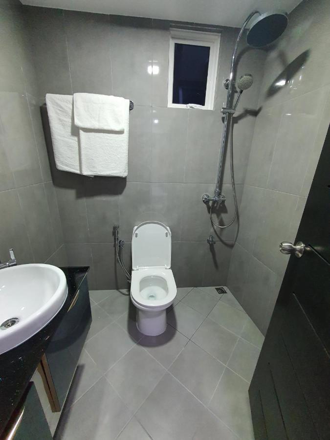 Tour Inn Male Bagian luar foto