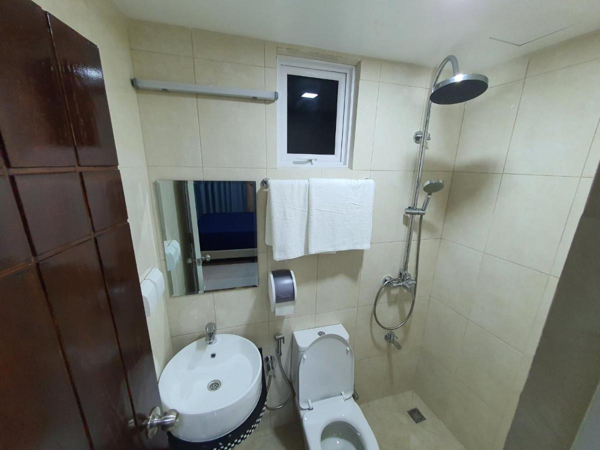 Tour Inn Male Bagian luar foto