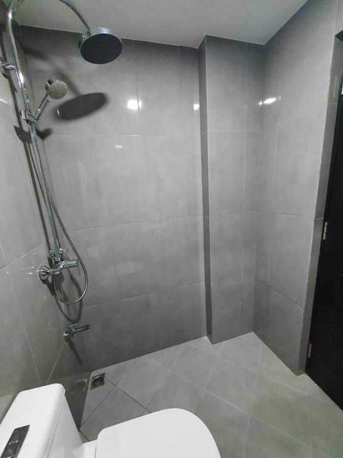 Tour Inn Male Bagian luar foto