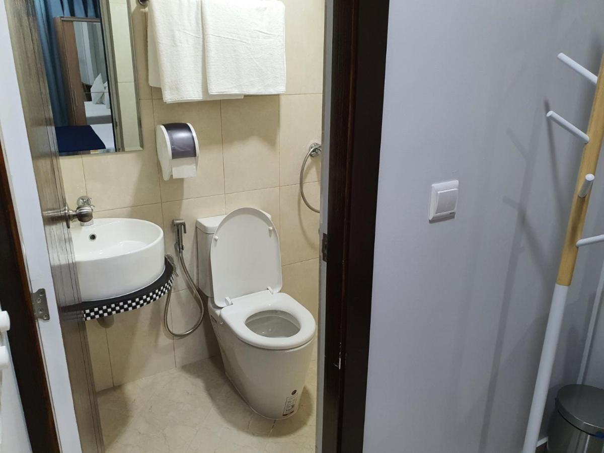Tour Inn Male Bagian luar foto
