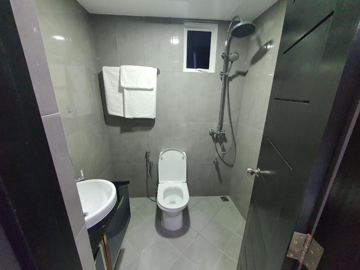 Tour Inn Male Bagian luar foto