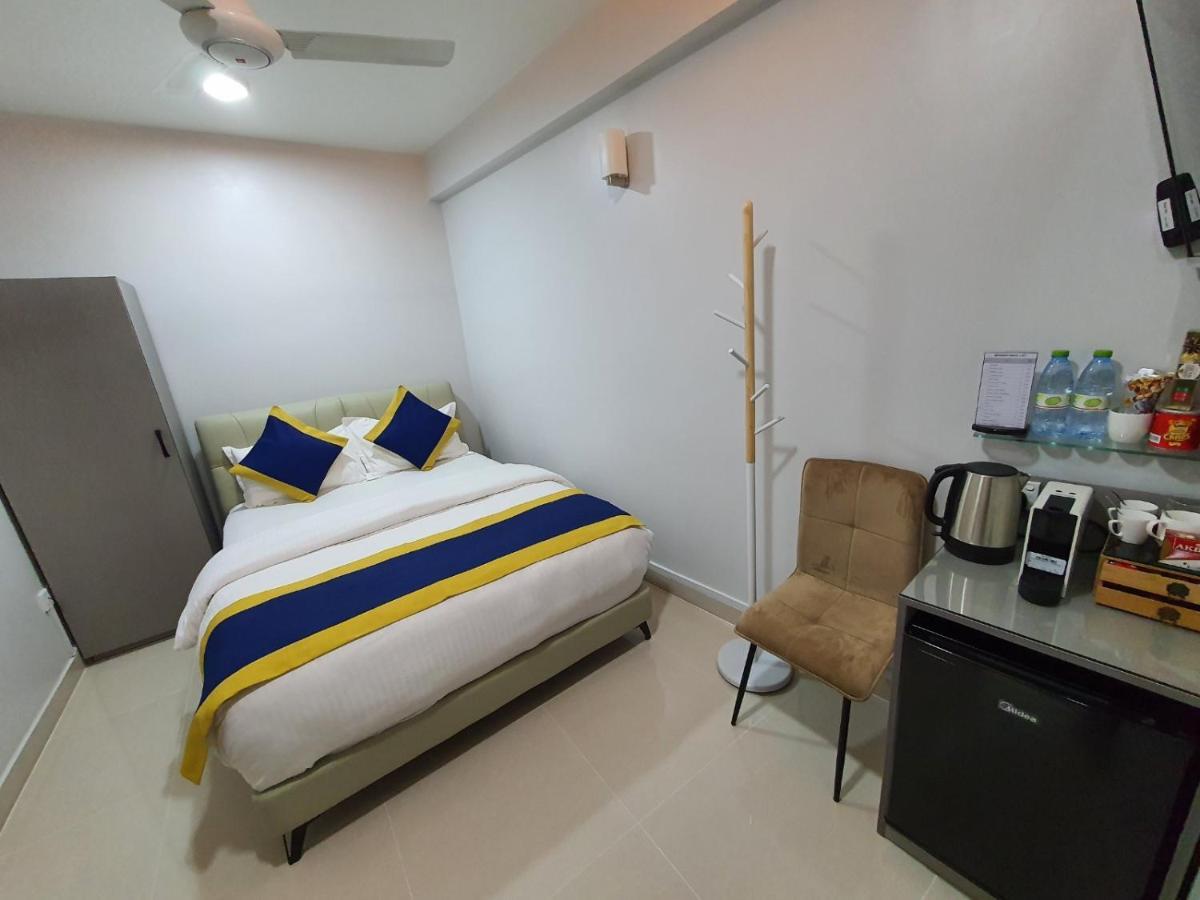 Tour Inn Male Bagian luar foto