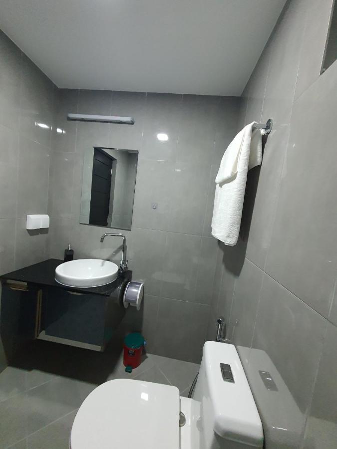 Tour Inn Male Bagian luar foto